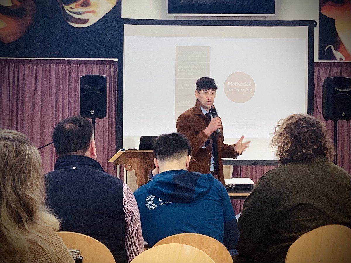 A pleasure to welcome the very knowledgeable, warm and engaging <a href="/PepsMccrea/">Peps</a>  to <a href="/EmbleyHampshire/">Embley</a> today. Below is a thread🧵with a few notes and reflections following his session on motivation and attention. /1