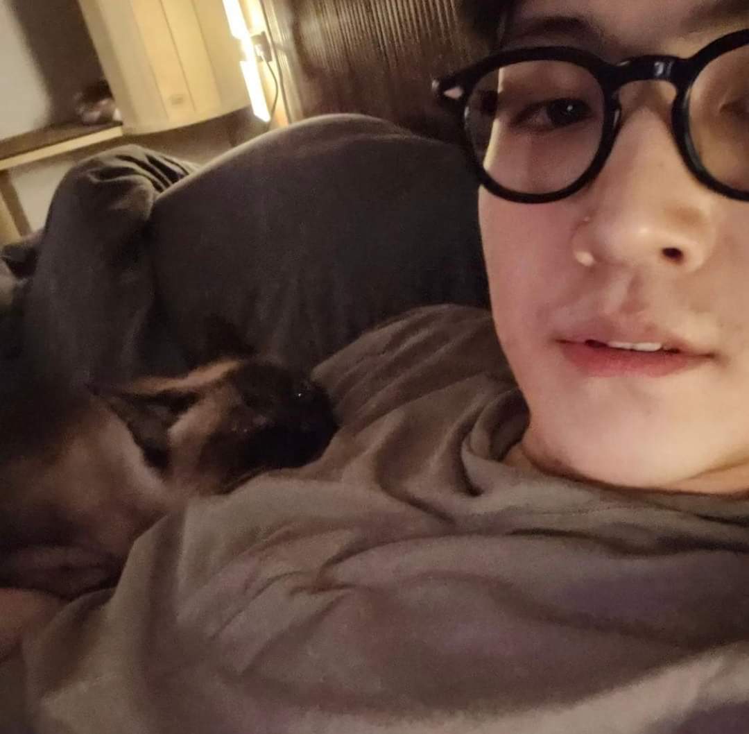 CC_ONEOFAHGASE's tweet photo. มีความสุขมากๆนะคะ พ่อแมวของแม่ 😽

#HAPPYJAEB30MDAY https://t.co/XwG2vOR4Yn