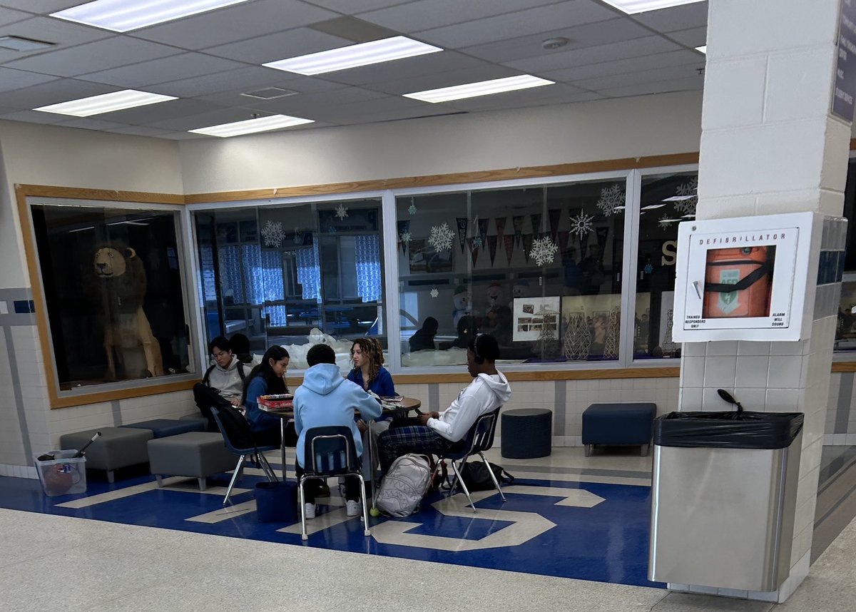 Always great to see students collaborating @FairfaxHSLions #collaboration #students #studentvoices #learning