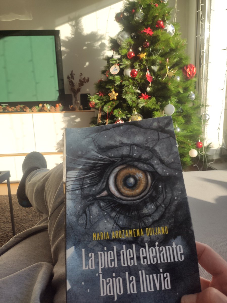 Santiriti's tweet photo. Hacia tiempo que encontraba el momento para leer. Gracias a un compañero he dado con este maravilloso libro. Os lo recomiendo a todos. Duro pero real como la vida misma. https://t.co/i49hqDPUmB