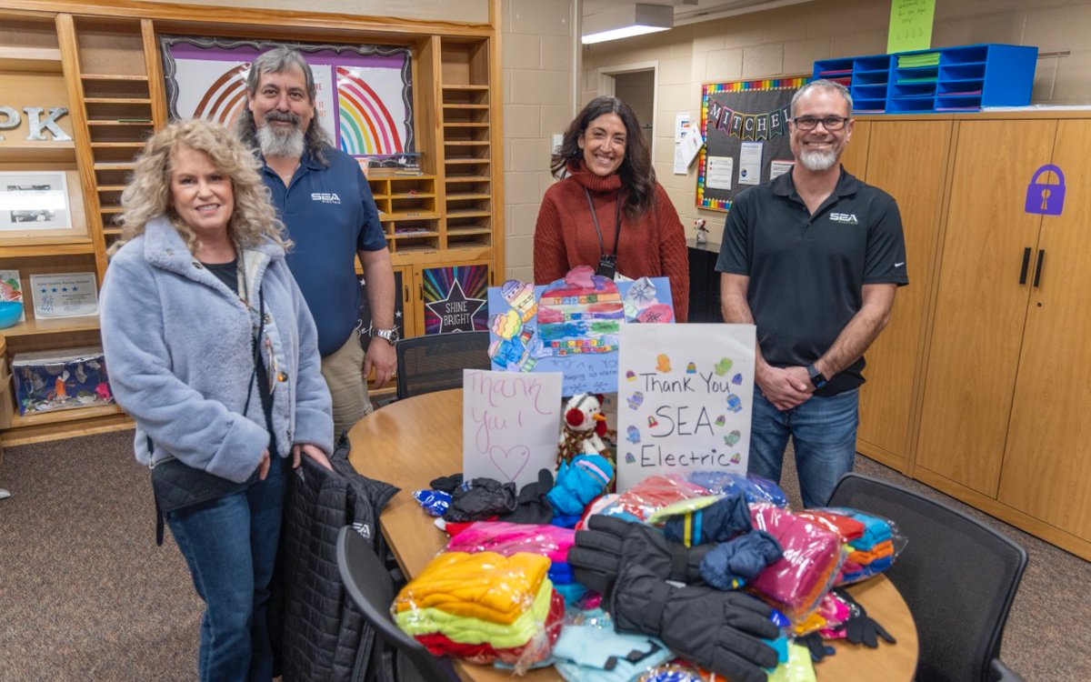 MitchellDMPS's tweet photo. Sending a great big Thank You to SEA Electric for their generous donation of hats and gloves to our Mitchell students! https://t.co/B3WqP6tTl6