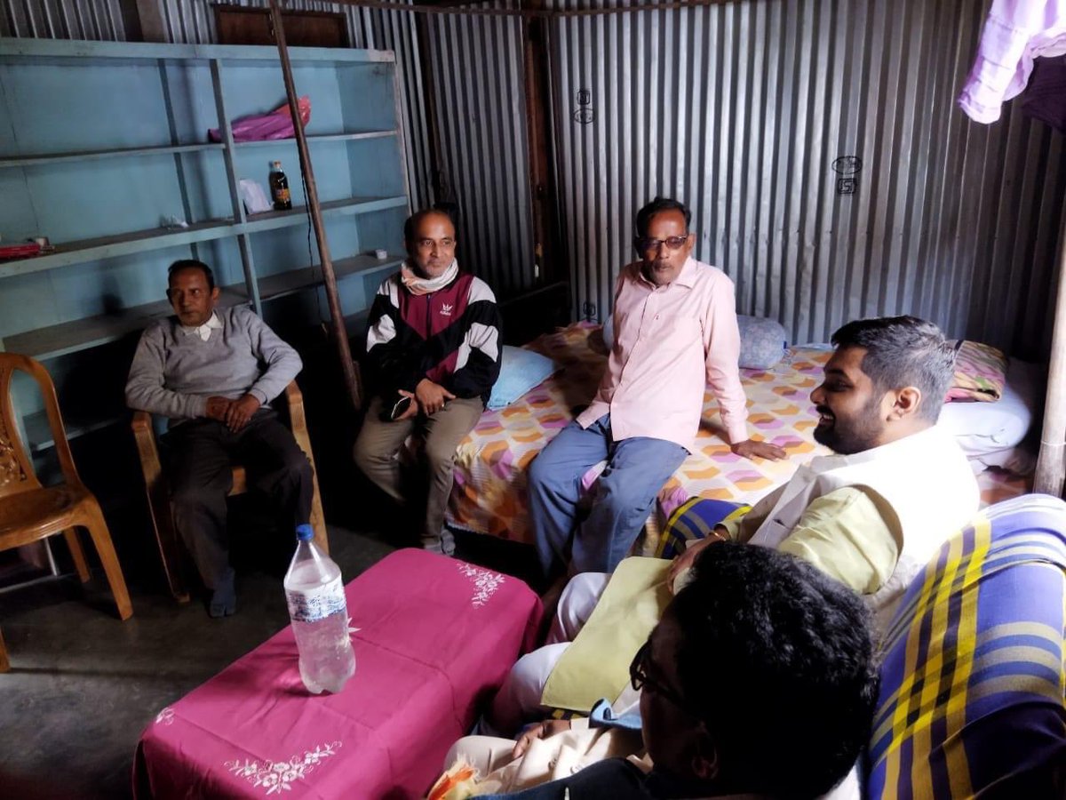 BJYMNABADAL's tweet photo. বিশালগড় মন্ডল অন্তর্গত চন্দ্রনগর এলাকার নিবাসী প্রাক্তন বিডিও শ্রদ্ধেয় #রূপচান_মল্লিক মহোদয়ের সহিত উনার নিজ বাসভবনে সাক্ষাৎ করি এবং কথোপকথনে ফেলে আসা দিনের অনেক স্মৃতিচারণ হয়।
শ্রদ্ধেয় রূপচান মল্লিক মহোদয়ের পরিবারের আতিথেয়তায় আমি অত্যন্ত আপ্লুত। https://t.co/22omkn4p71