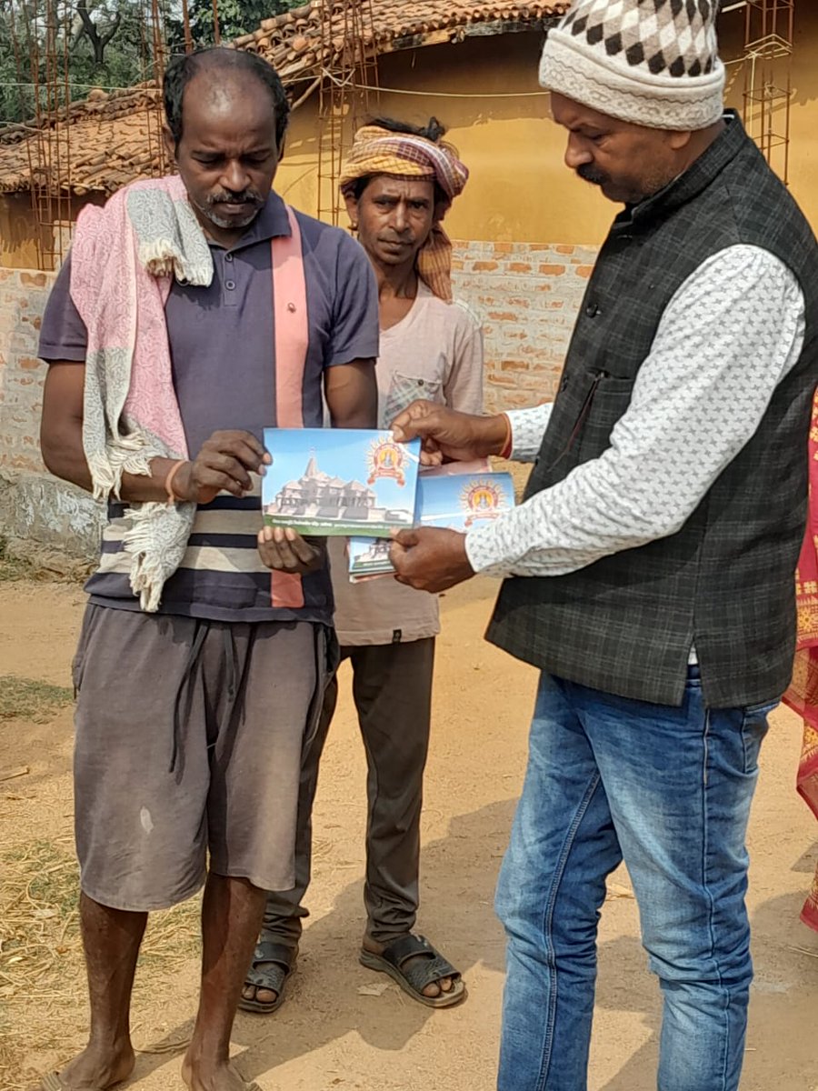 jprakashbjp's tweet photo. प्रभु श्री राम के प्राण प्रतिष्ठा हेतु पूजित अक्षत वितरण कार्यक्रम पेटसार में।
📍#petsar| #AkshatKalashYatra https://t.co/ys8LT6pv7J