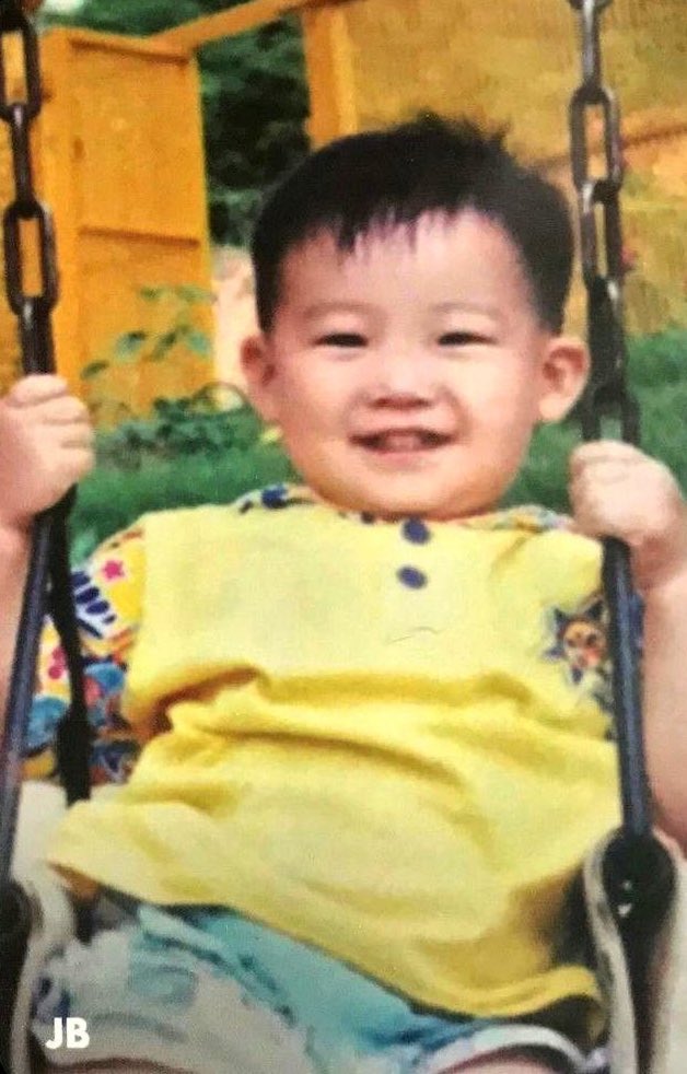 jaebeomaein's tweet photo. conheci o jaebeom no meio dos 20 anos dele e hoje ele faz 30 (pela 3a vez). o vi crescer a medida que eu ia crescendo também. o vi fazer coisas incríveis e alcançar seus sonhos. tenho muito orgulho de ser fã dele e da pessoa que ele eh. te amo, jaebeom 🤍 feliz aniversário https://t.co/lJSX01Hh9w