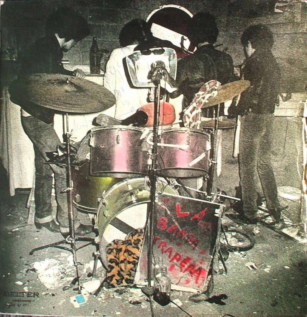 psicofonia33's tweet photo. Morfi, Raf Pulido, el tío Modes... la Banda Trapera del Río. Cada uno era rebelde a su manera, y juntos eran como eramos todos juntos. Lo llamaban rock pero era supervivencia. Lo llamaban punk y era desesperación. Le llamaban Morfi y fue el más grande. Fue nuestro poeta. DEP 🖤❤️ https://t.co/z23iRkRgI1