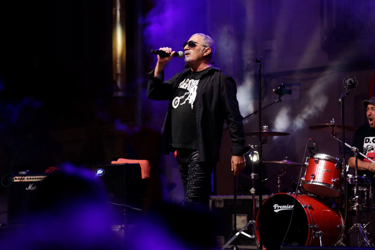 IRCfestival's tweet photo. Segur que el Morfi, el Manolo, el Juan Pulido, el Tío Modes i tota la pandilla deuen estar fent ruido fuerte y contundente allà on siguin.  
Foto de Marc Vila també de l'IRC '18.

#morfigrei #labandatraperadelrio #punk #rocknroll #cornella #igualadarockcity #dep https://t.co/ujuS5fiarj