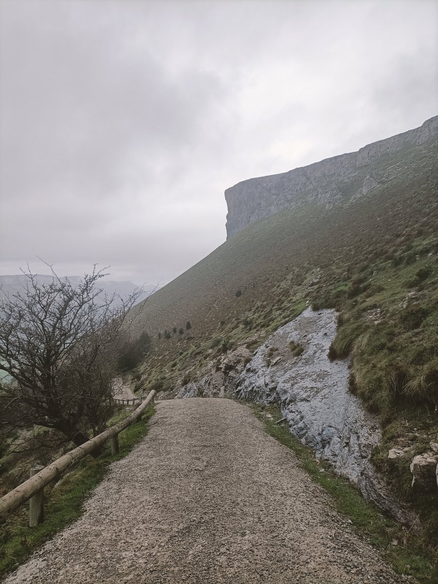 mendira_eus's tweet photo. 📢Igoera berria webgunean:
⛰️Moscadero (1134 m)
🏘️ Añes-tik
📏4,2 km
🔼498 m
Argazki, mapa eta track: https://t.co/NJ6JGe6IC0
🐗🫎⛰️🌳🌲🏔️🍁
📢Nueva ruta en la web:
⛰️ Moscadero (1134 m)
🏘️Desde Añes 
📏4,2 km
🔼498 m
Más fotos, mapa y track: https://t.co/NJ6JGe6IC0
#mendira https://t.co/Kx0zkpWFLm