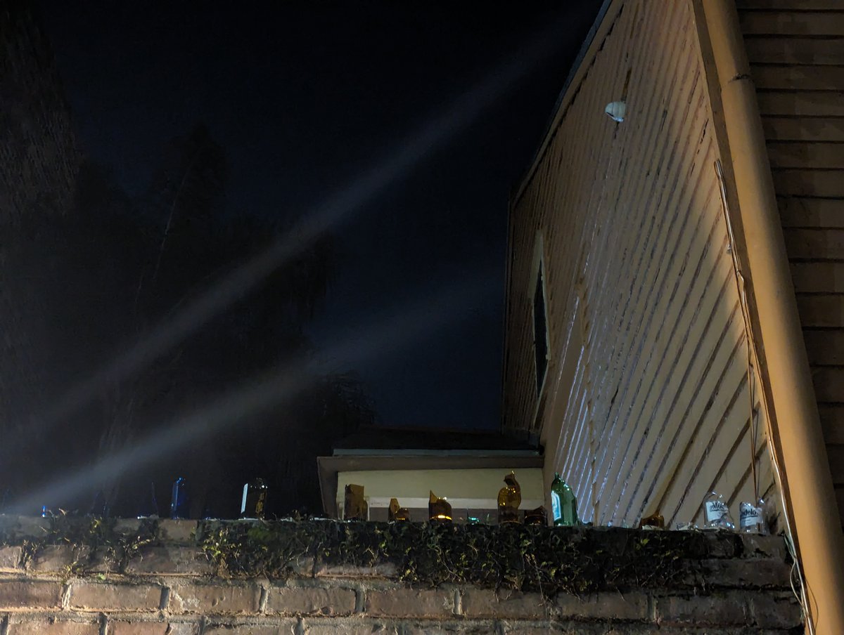 doctorow's tweet image. Walkin&apos; on broken glass

#HostileArchitecture #NOLA