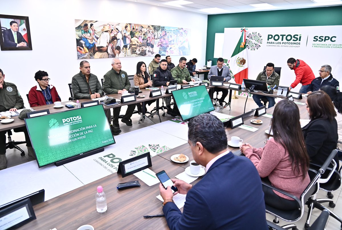 jgpetorresmx's tweet photo. Todos los días redoblamos esfuerzos para continuar brindando paz a las familias 👨👩👦👦potosinas.
Estamos trabajando con determinación para que las cuatro regiones del Estado vivan con seguridad y prosperidad. 🤝
#SGGSLP https://t.co/W9TVIRXeWY