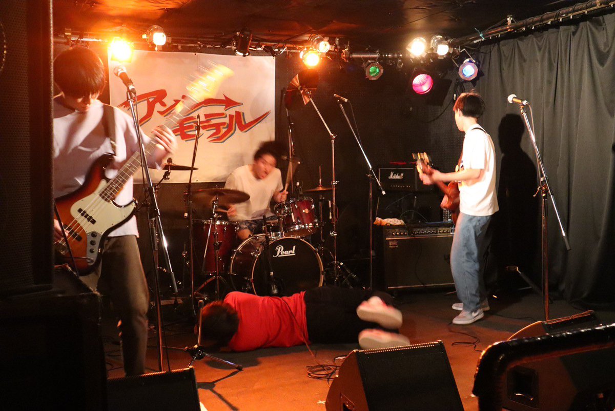 Sunapa72's tweet photo. 1月5日金曜日　FLYING SON！
アン��ーモーテルの
New E.P『Neo狂騒』Release Tour
に出ました！
ありがとうございました！！ https://t.co/PNlPYgwrt9