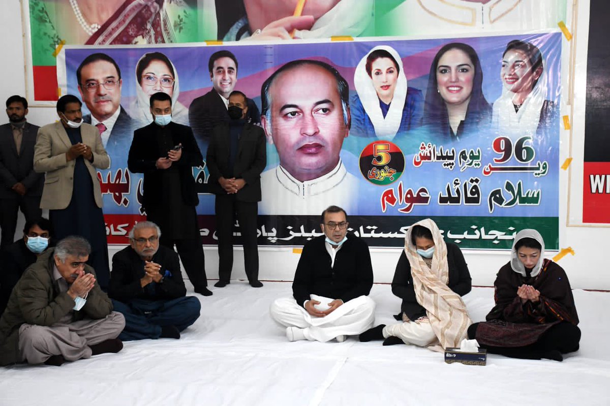 MediaCellPPP's tweet photo. On the eve of Quaid-e-Awam Shaheed Zulfikar Ali Bhutto's 96th birth anniversary, Bibi @AseefaBZ along with her maternal aunt, Sanam Bhutto visited the mausoleum of martyrs of the Bhutto family at Garhi Khuda Bakhsh.
#HBDShaheedBhutto 
Read More: https://t.co/eRgJ4X5gDw https://t.co/Gj6adeU6XJ