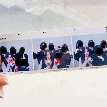 portal_baemon's tweet photo. 📸 Fotos da #RORA com amigos durante a formatura.
HAPPY GRADUATION DAY RORA
#RoraGraduationDay
#빛나는_미래_이다인
#BABYMONSTER https://t.co/8S5Pgtj37l
