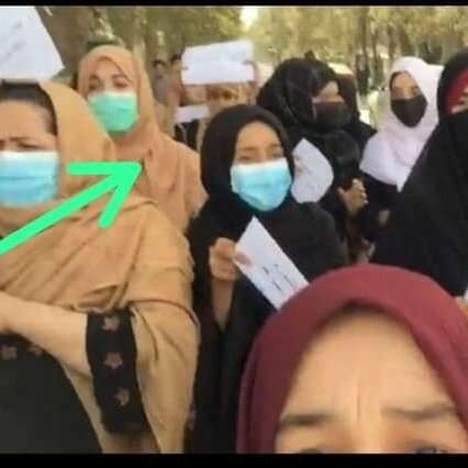 فریادهای ناشنیده💔
متاسفانه امروز یکی از دختران معترض"عضو تیم اتحاد و همبستگی" که در اعتراضات شرکت می کرد،دست به خودکشی زد.
بی‌بی‌گل  فقط ۲۱سال سن داشت، بعد از رهایی از زندان طالبان و تداوم اعمال محدودیت‌های سخت طالبان بر خانواده‌ اش ناچار به زندگی نافرجام خودش نقطه پایان داد.