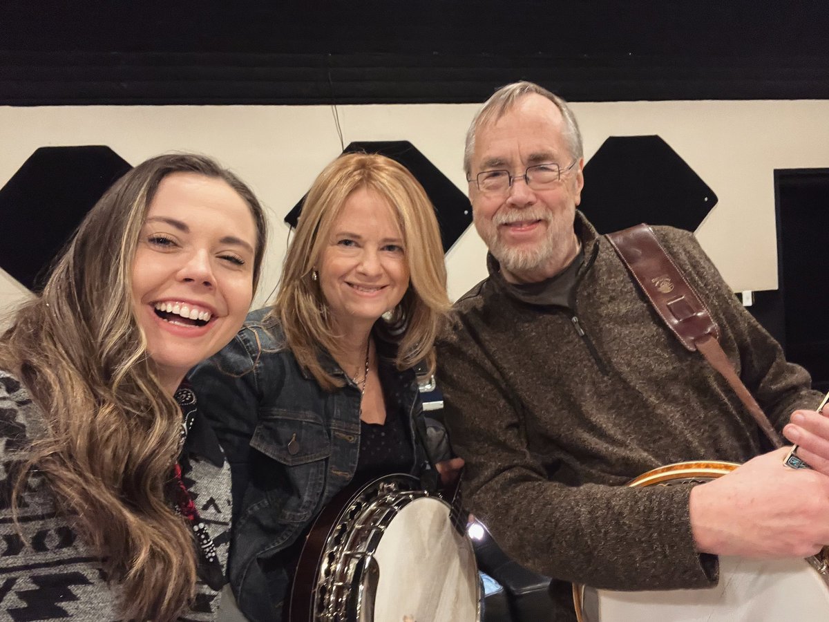 Hanging with @sierrahull and @alisononbanjo at a rehearsal for the big Earl Scruggs tribute show at @theryman tomorrow night. Stream it live right here: veeps.com/earlscruggs100…