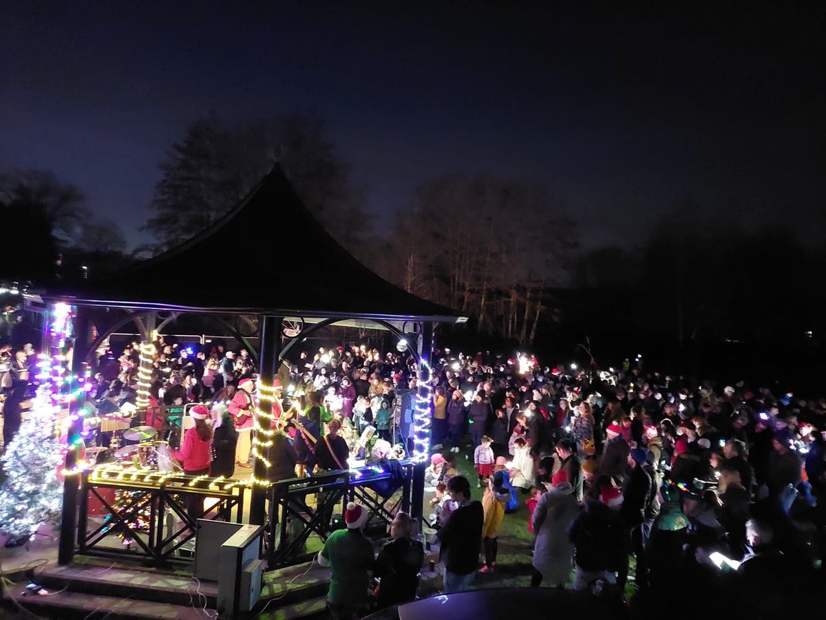 desire_wm's tweet photo. Well done to our Business Development Manager, Gaynor Purton who, for the third year running, organised a Charity Christmas Community Sing-a-long which took place on Christmas Eve Eve , raising nearly £1400 for her local Food Bank.

#supportlocal  #rockinaroundthexmastree https://t.co/pjicUwD2mM