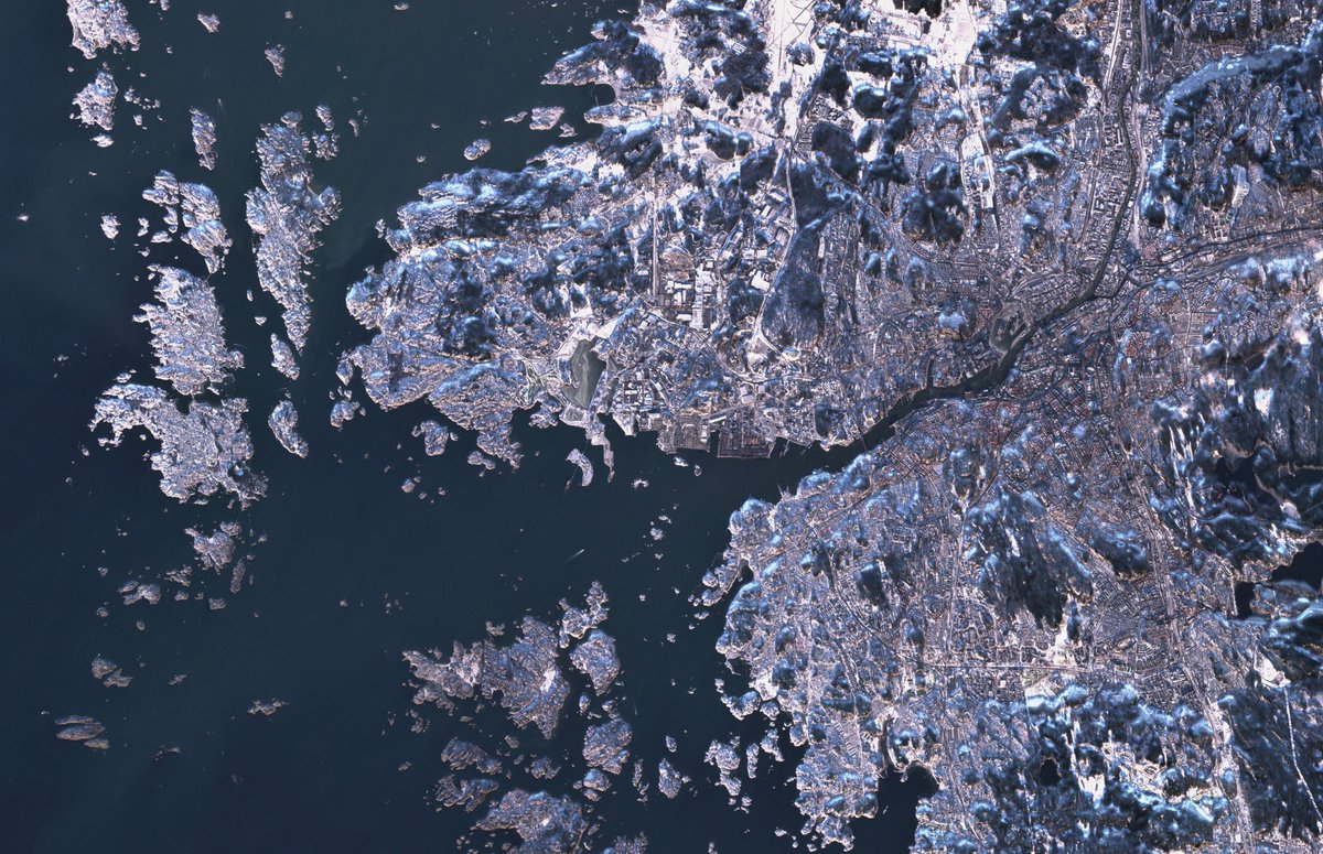 Yesterday Sweden was dumped with snö and temperature across the country plummeted. ❄️🇸🇪

In Lund, temperatures reached -12!! Sadly Sentinel-2s coverage over Lund is very cloudy, but enjoy the snowy landscape over Göteborg and the skärgård. 

<a href="/esa/">European Space Agency</a> #satelliteimagery #sweden #maps