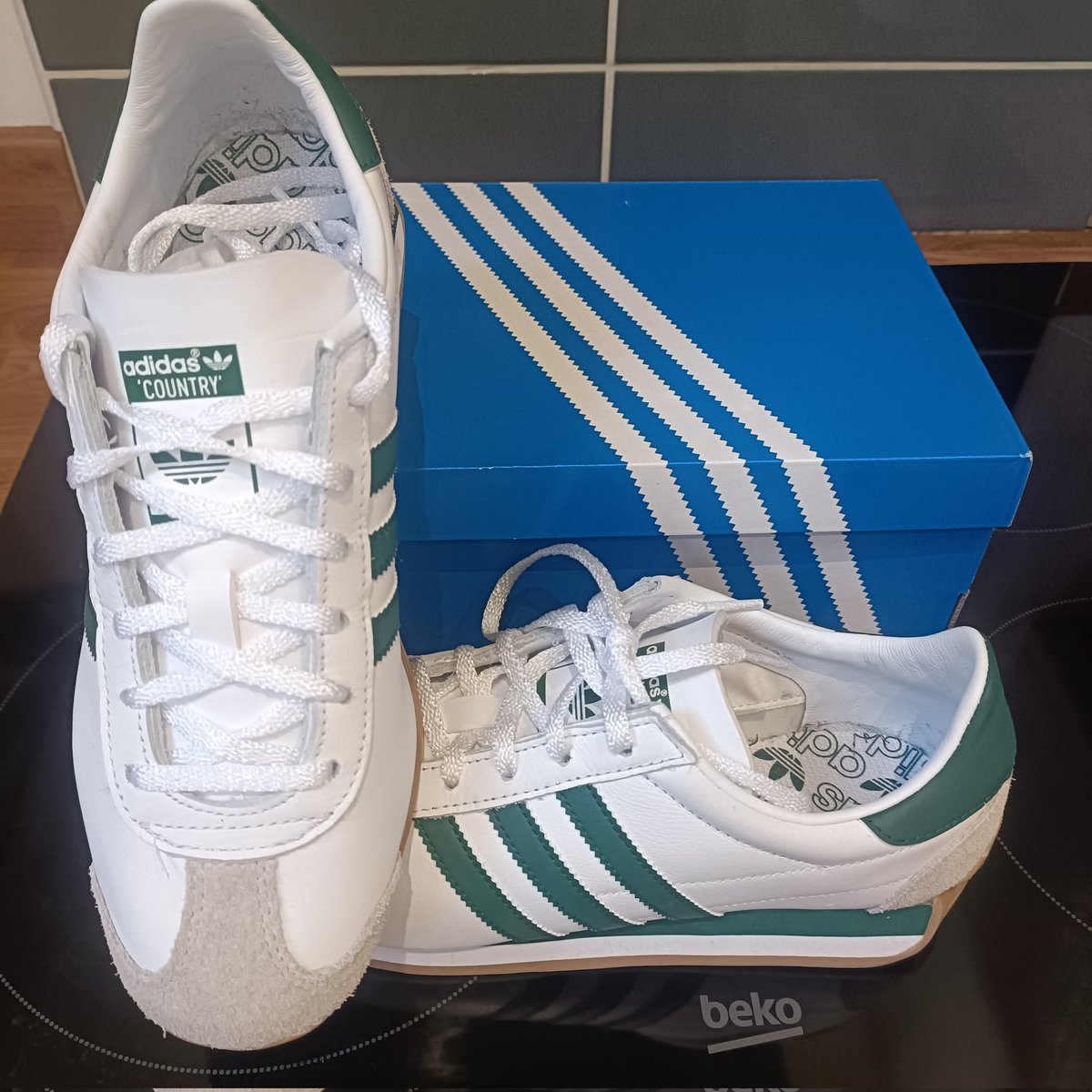 wilkinsefc's tweet photo. You know you're doing well when your 12 year old picks out the #Adidas #CountryOG from @sizeofficial And obviously I had to get the #Atlanta's @adiFamily_ 😂😂👍👌 https://t.co/RhFOWrjR1N