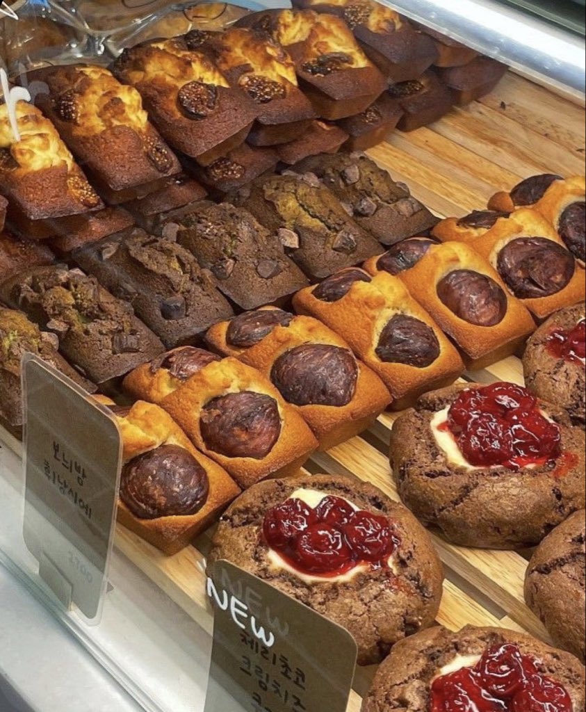 chanelkake's tweet photo. freshly baked pastries ♡ https://t.co/KDajRKswoW