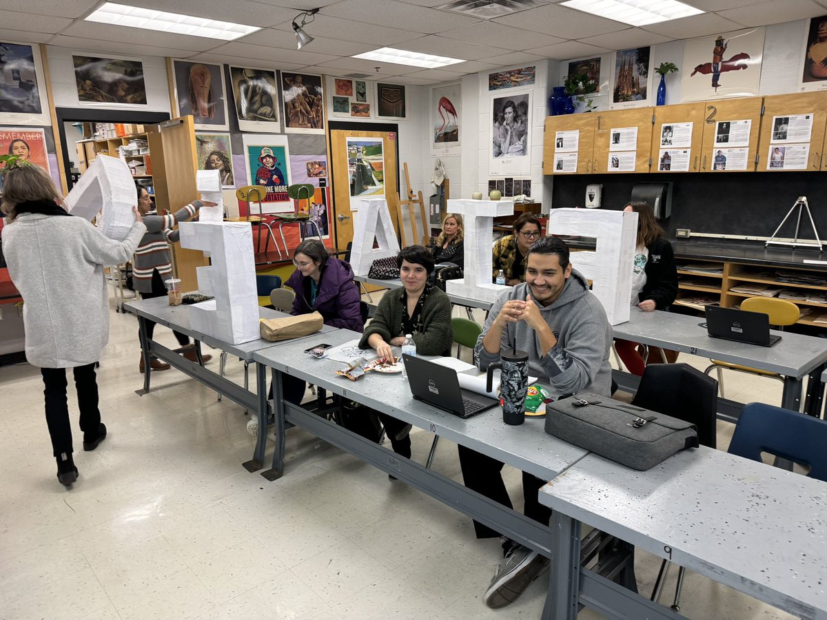 Leading the Clark HS Feeder group on our Los Leones Art Festival project!!! #Clarktx, #nisdfinearts, #nisdcreates,