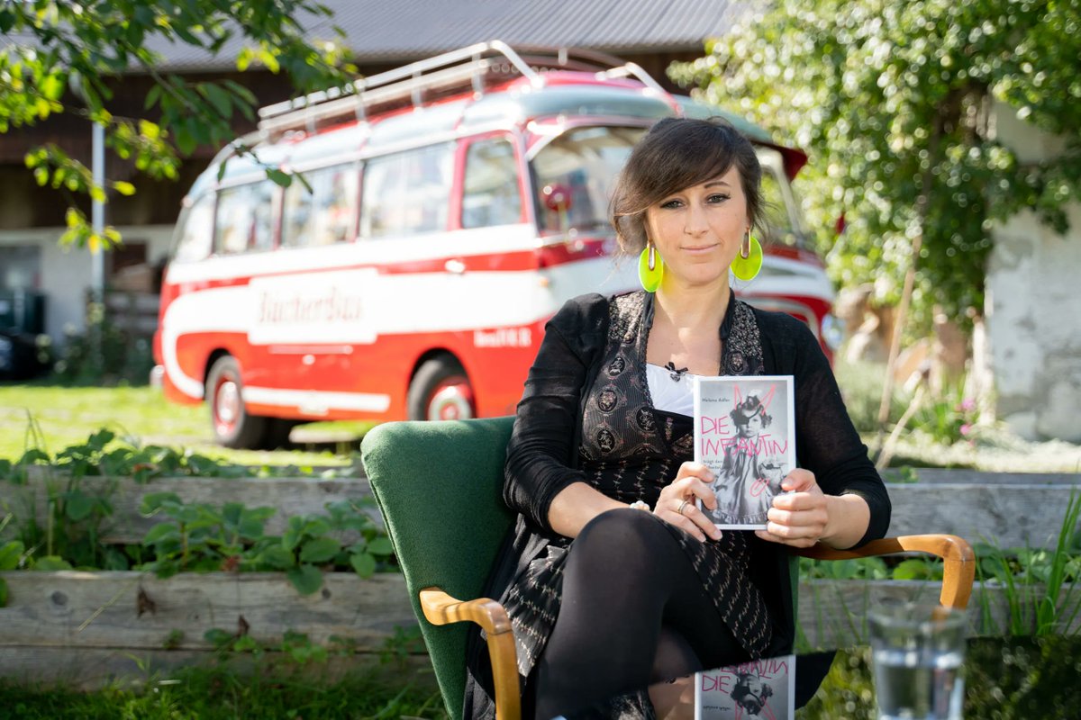 EmmaPeel_Knight's tweet photo. RIP Helena Adler (aka Stephanie Helena Prähauser)
40 Jahre alt
Österreichische Schriftstellerin, Mitbegründerin der Literatur-Werkstatt #LiLoLa (Literatur-Lobby-Land). Zu ihren Werken zählt: »Die Infantin trägt den Scheitel links« (2020)+»Fretten« (2022).
https://t.co/01qQ2uKzSX https://t.co/6neyp0B4Yn