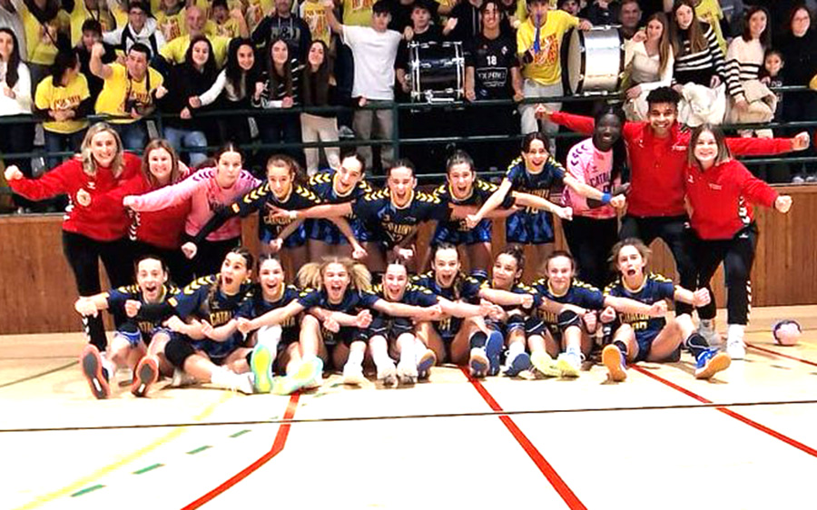 CatHandbol's tweet photo. SEGUIMENT #CESA2024CAT: Catalunya @FedCatHandbol és l'única comunitat que fica les tres seleccions femenines a semifinals del @cesabm2024CAT.
La #SCJF guanya a Navarra i les #SCCF i #SCIF a Castella la Manxa.
➡️ https://t.co/qce0GcG9Uy https://t.co/W9wQMKAbmv