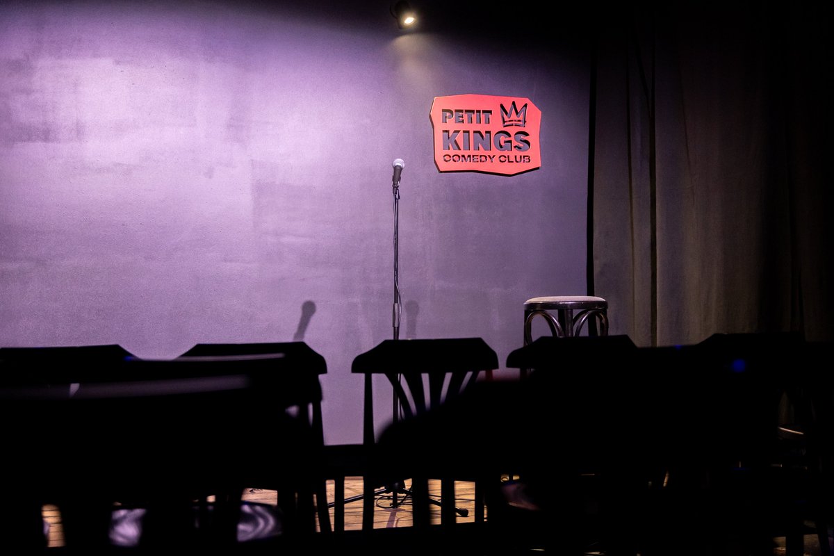 KingsComedyClub's tweet photo. Que faire de votre soirée ? Venir assister au plateau du Petit Kings ! 5 humoristes pour 1h de rire 🤣

ce soir 19h - il reste quelques places
ce soir 21h - complet ❤️
demain 19h - il reste quelques places 💚
demain 21h - complet ❤️

📷 Antoine Brodkom https://t.co/dxAmUdTKdj