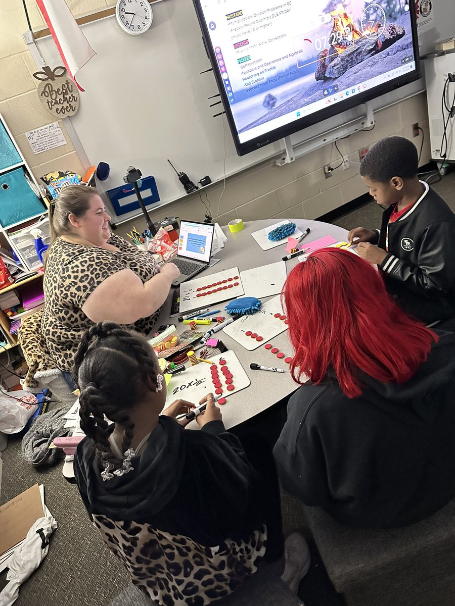 KBonilla_Math's tweet image. @KathrynHenson rocking #guidedmath with #handsonlearning with strategies shared by our great Bridges cohort leader @HallRachellek! @HumbleElemMath