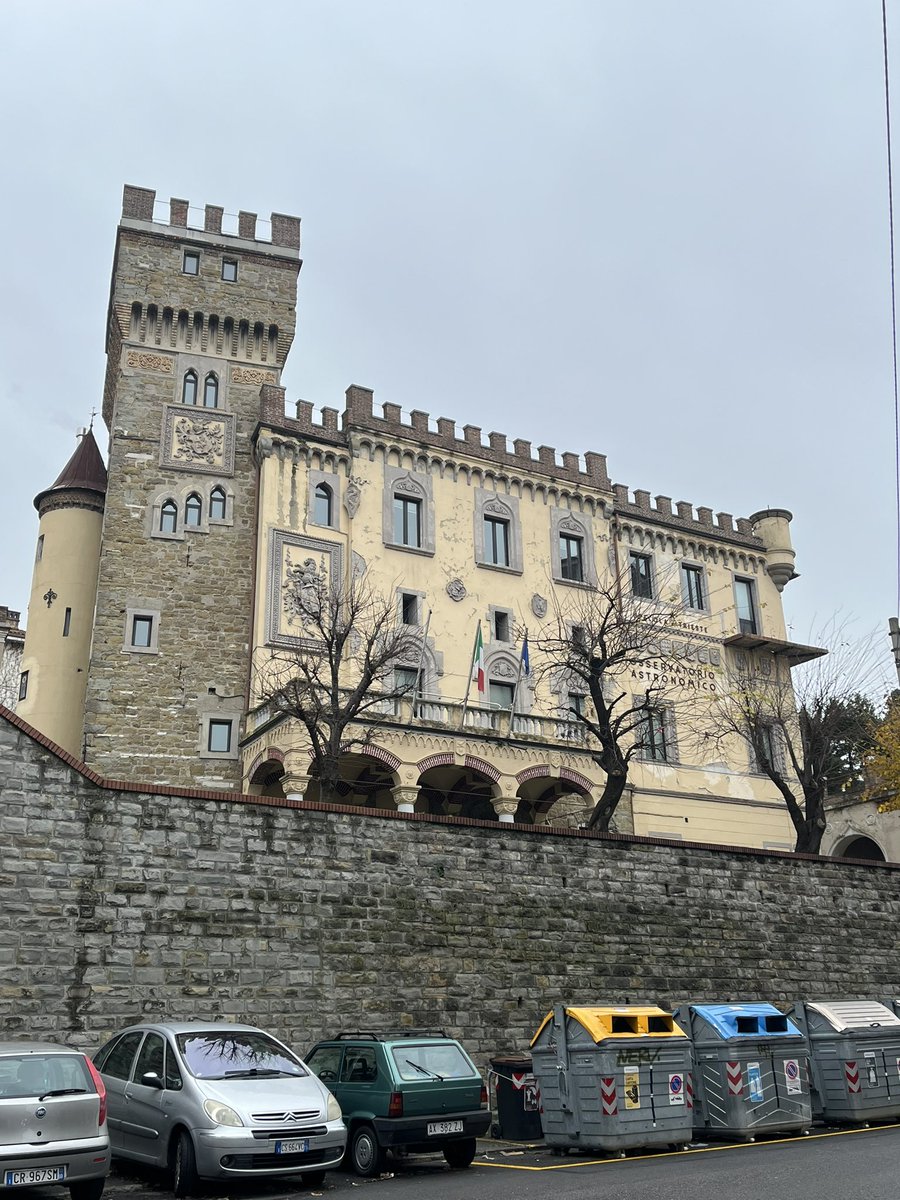 Astro_Teo1999's tweet photo. Chissà quante volte la prof Hack ha attraversato quel cancello…
@mediainaf @UniTrieste

#Trieste #astronomia #inaf #inaf_oat #osservatorio #inaf_trieste #spazio https://t.co/bepfeVGSMX