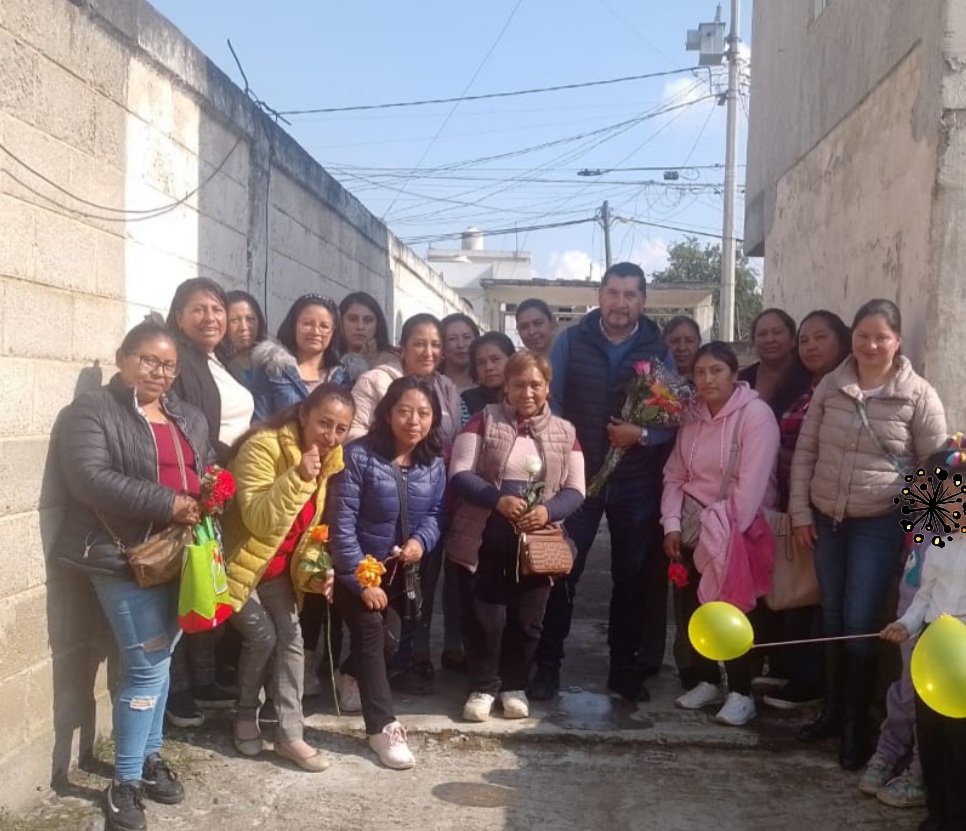 Ana_LauraCuevas's tweet photo. En #Xatlaco esta el mejor #EquipoADMM donde hay amigas alegres, jefas de familia y admirables 🥰 #EquipoEstelar2024 https://t.co/H3MCQwI9JZ