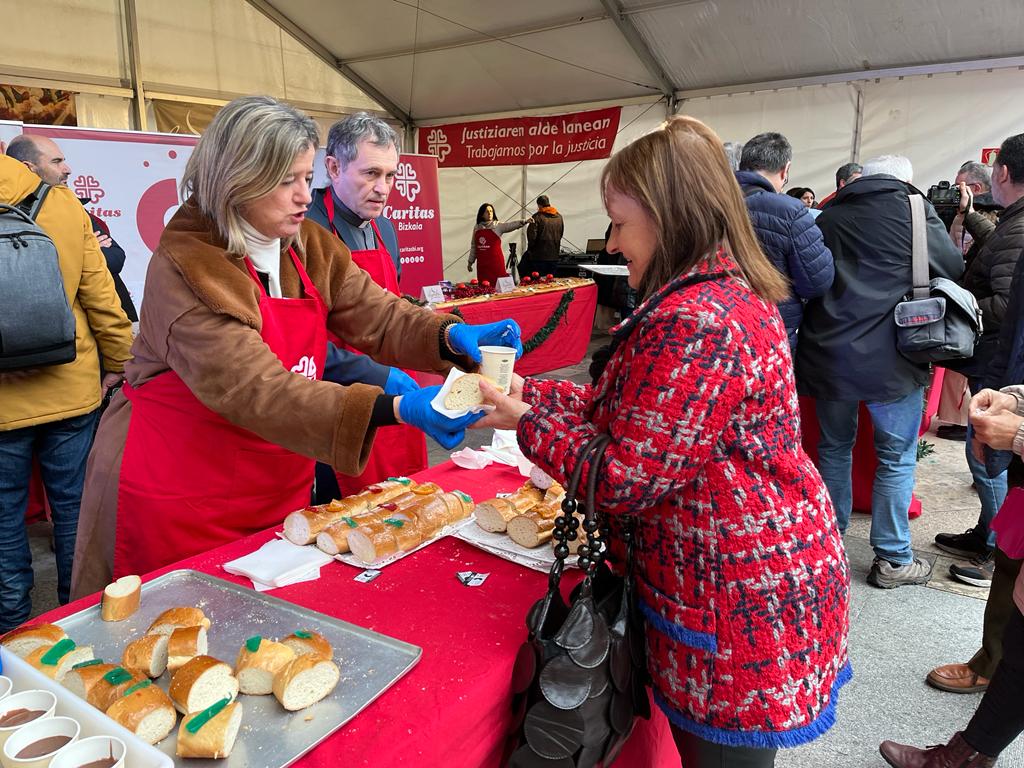 txesalaespada's tweet photo. #Roscón #Solidaridad #Bizkaia #Opil
🥯 Otro año más, un placer haber participado en el Roscón Solidario.
@caritas_bizkaia https://t.co/kp87j6kf7c
