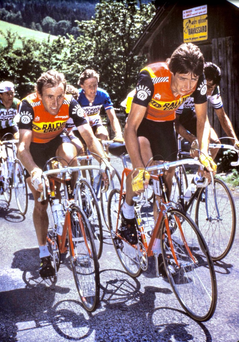 team_zoetemelk's tweet photo. Van der Velde et Joop Zoetemelk
(Nilsson entre les deux au fond)
#TDF1981 @LeTour #TiRaleigh 🟡🔴 https://t.co/Wwov0yAUxk