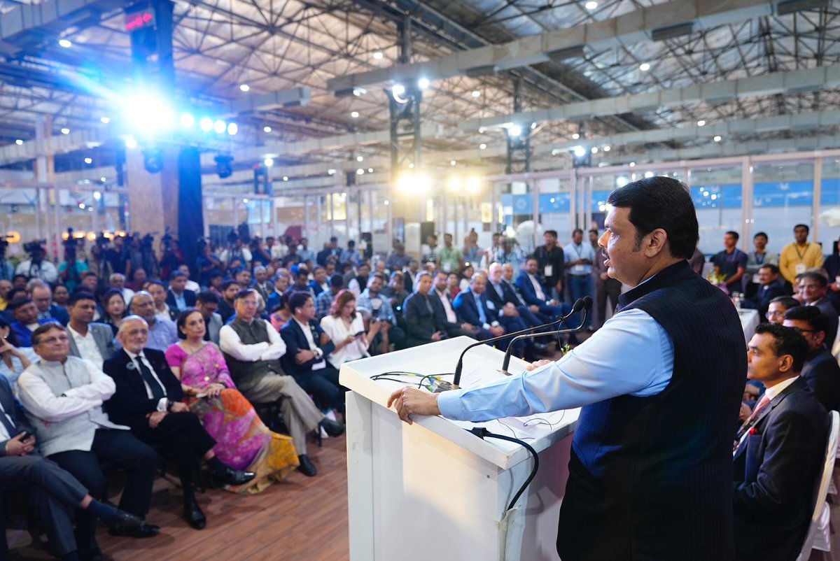 airnewsalerts's tweet photo. #Maharashtra’s Deputy Chief Minister @Dev_Fadnavis inaugurates India International Jewellery Trade Show -#IIJS2024 in Goregaon in Mumbai; Says that the upcoming Gems & Jewellery Park at Navi Mumbai and the Common Facility Centre at SEEPZ Special Economic Zone help India achieve its export target of 75 billion dollars by 2030.