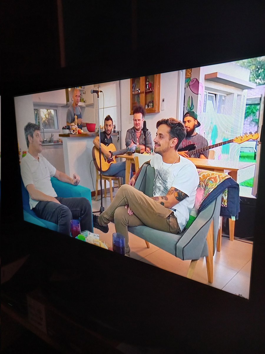 Espindola_Pablo's tweet photo. @Soy_Rada cuando vuelve #RadaHouse ? Acá te saluda un fan  desde Corrientes. https://t.co/fes1CBlFw9