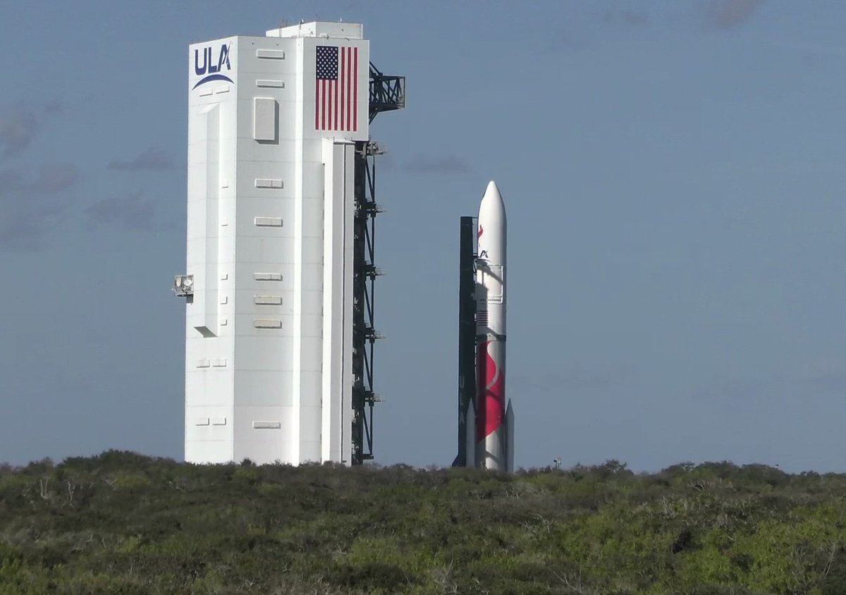 The Vulcan rocket has emerged from its assembly building at Space Launch Complex 41. Watch live: youtube.com/live/mNRP1y_Ip…