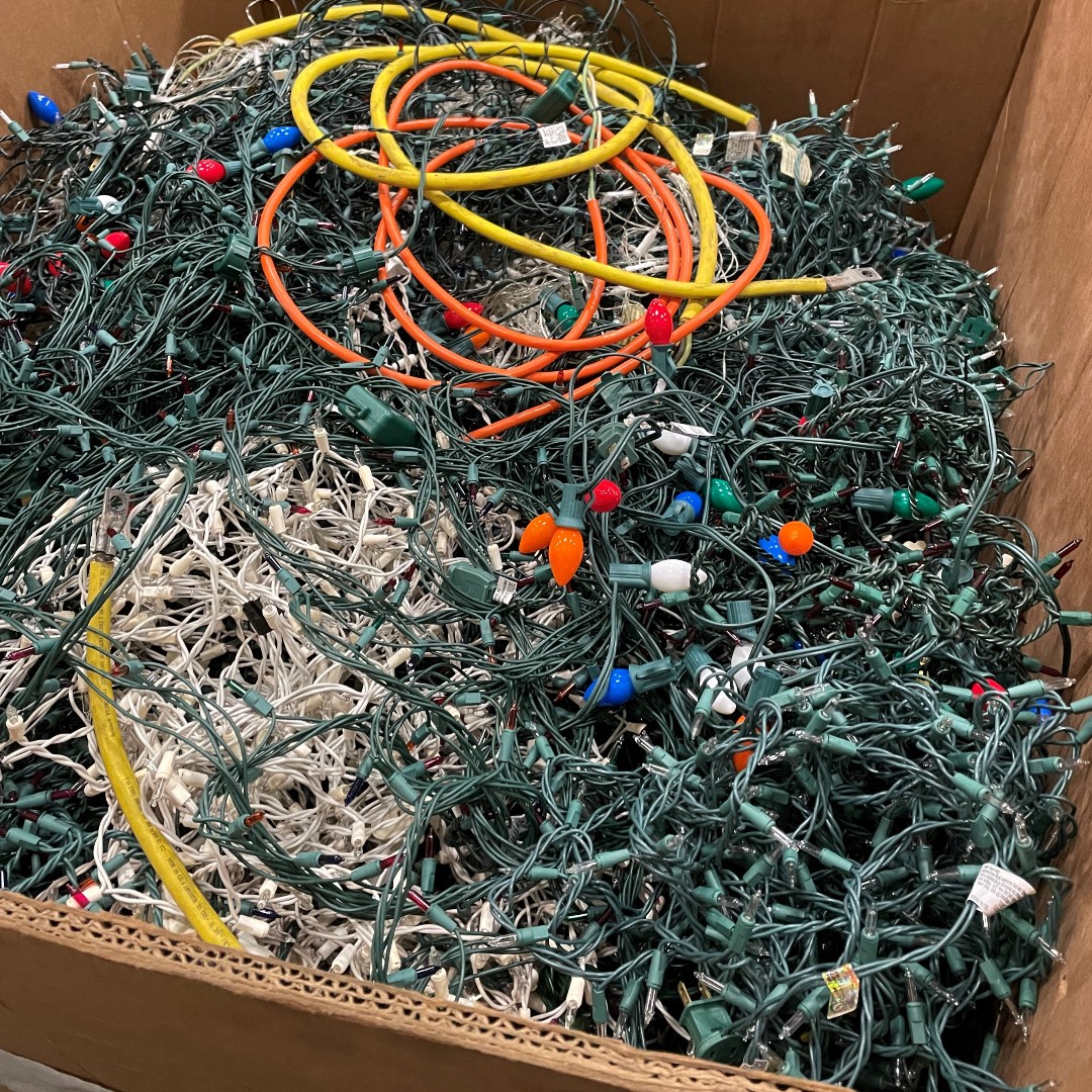 HennepinEnviro's tweet photo. While you are cleaning up from the holidays, remember to keep “tanglers” like string lights and cords out of your recycling bin. Recycle cords and string lights at Hennepin County drop-off facilities. Learn more on the Green Disposal Guide https://t.co/uqoxuuCnke. #GreenDisposal https://t.co/Gf2RFXX0M6