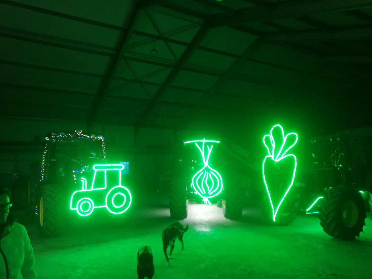 kwjboer's tweet photo. Klaar voor de lichtjestour van VVB Noord Beveland. Om 18.30 uur vertrek bij Zeelandtrac. https://t.co/SXlo16fkXG