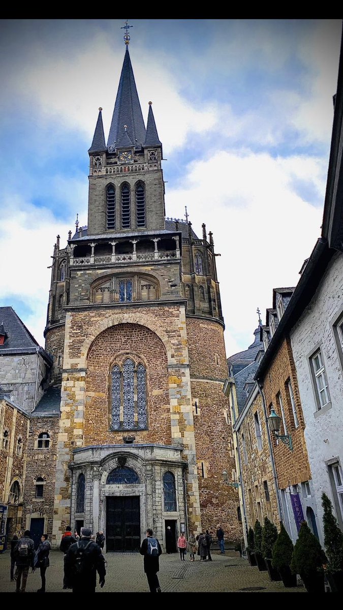 PipersSenior's tweet photo. #PipersGerman students had a wonderful trip to Aachen. They enjoyed the spectacular Christmas Markets, the Cathedral, Lindt Factory and lots of fun activities along the way which gave them plenty of opportunities to practise their language skills!
#PipersMFL #PipersCommunity https://t.co/j8zqUeKYXg