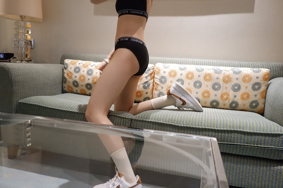 jio0512's tweet photo. 袜子好看吗？评论区留言！抽一位粉丝送袜子~
#反差女友 #反差女大学生 #反差大学生 #足控福利 #恋足 #脚丫 #美足 #鞋控 https://t.co/jNBLVQZ4o6