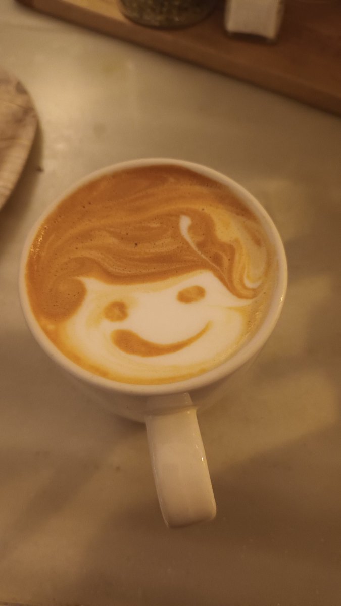 saars_dj's tweet photo. he anat al buenas migas a estudiar i el noi m'ha fet una careta somrient al cafè🥹 (deu saber que estic al borde del colapse a aquest pas) https://t.co/VdiCjlxxSU