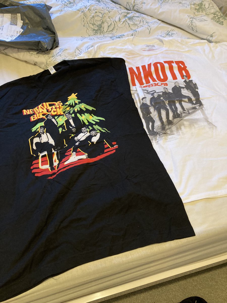 NatalieG78's tweet photo. So a late Christmas present turned up today from my daughter & grandkids ❤️❤️❤️
Megan told me I had an extra one coming,such an awesome surprise 😍🥰 #BHForever #OGBH #Since89 @DonnieWahlberg @joeymcintyre @JonathanRKnight @dannywood @NKOTB #JordanKnight 🤖❤️♾️🇬🇧 https://t.co/XDP2w1LwRh