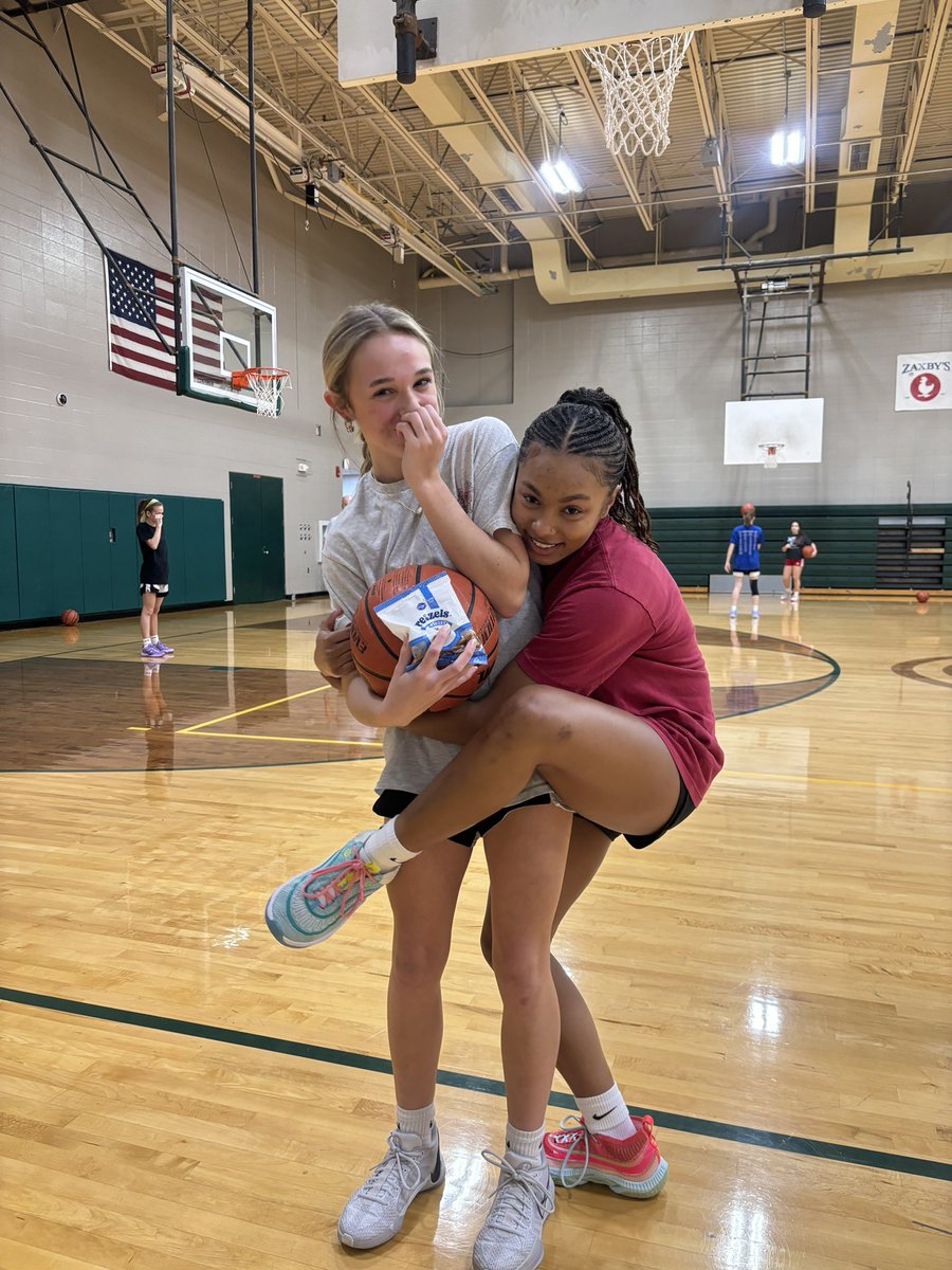 GWladyWoodmenbball tweet media