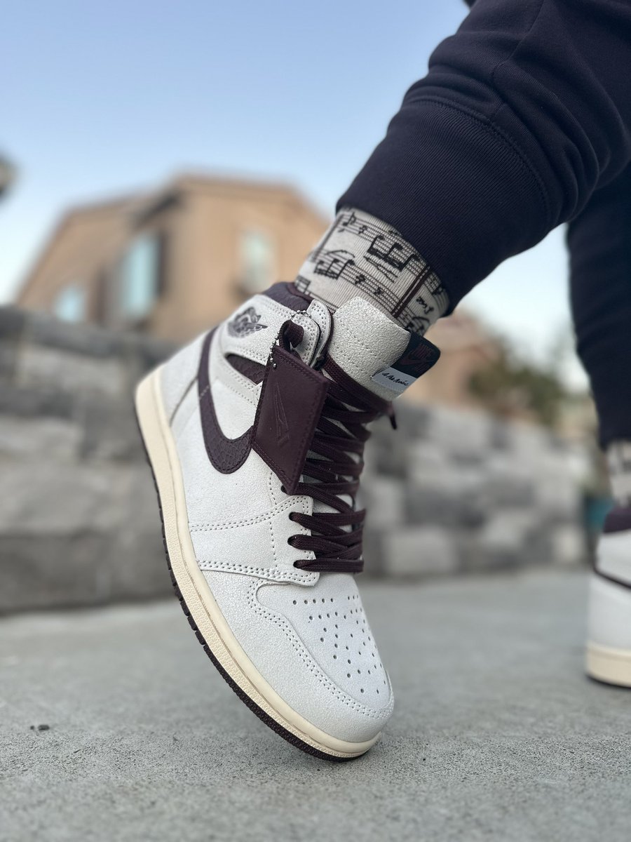 shilohnsam's tweet photo. Feeling a lil dark mahogany today with my #amamanierejordan1 #unds
#kickstagram #dailysole #kicksoftheday #jumpmanjournals #thesolefirm #stilllaceddifferently #snkrskliveheatingup #solecollectors #snkrskickcheck #sneakerhead #sneakerfreakerfam #instakicks #MillerApproved https://t.co/v5yrGHsgIV