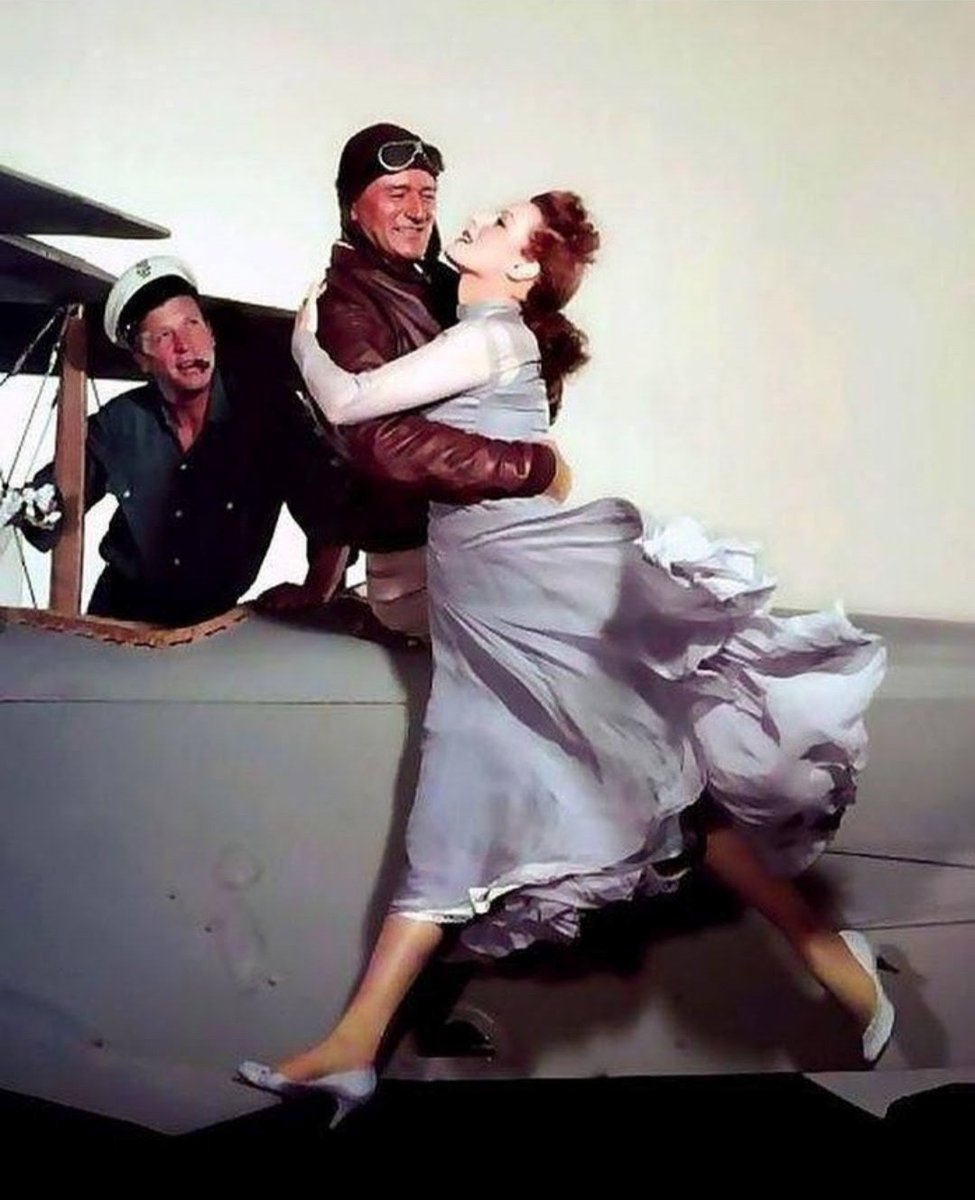 JuanmadelaPoza's tweet photo. ¿Qué #Película dirigida por #JohnFord crees que está infravalorada?
#JohnWayne y #MaureenOHara en #EscritoBajoElSol (#TheWingsOfEagles, 1957). Hoy @DiasDeCine repite #PrintTheLegend, un fantástico homenaje a Pappy con motivo del 50 aniversario de su muerte. @GerardoQuietMan https://t.co/WujYv8JM37