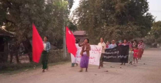 mesut_kent's tweet photo. An anti-coup revolutionary protest somewhere in Sagaing region.

#2024Jan5Coup #MyanmarIndependenceDay
#WhatsHappeningInMyanmar https://t.co/egfzqR8njw