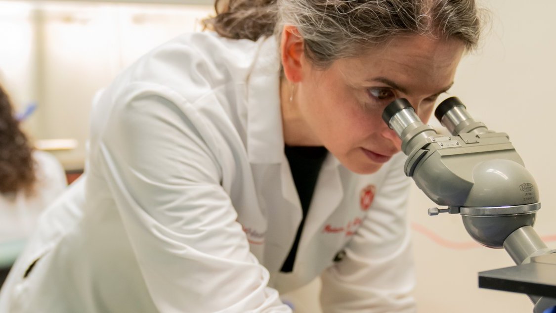 A study led by Dr. Miriam Shelef reports a new discovery of unique rheumatoid factors in COVID-19 patients that could give insights into viruses and autoimmune diseases. 

Hear directly from Dr. Shelef and learn more: medicine.wisc.edu/news/shelef-la…