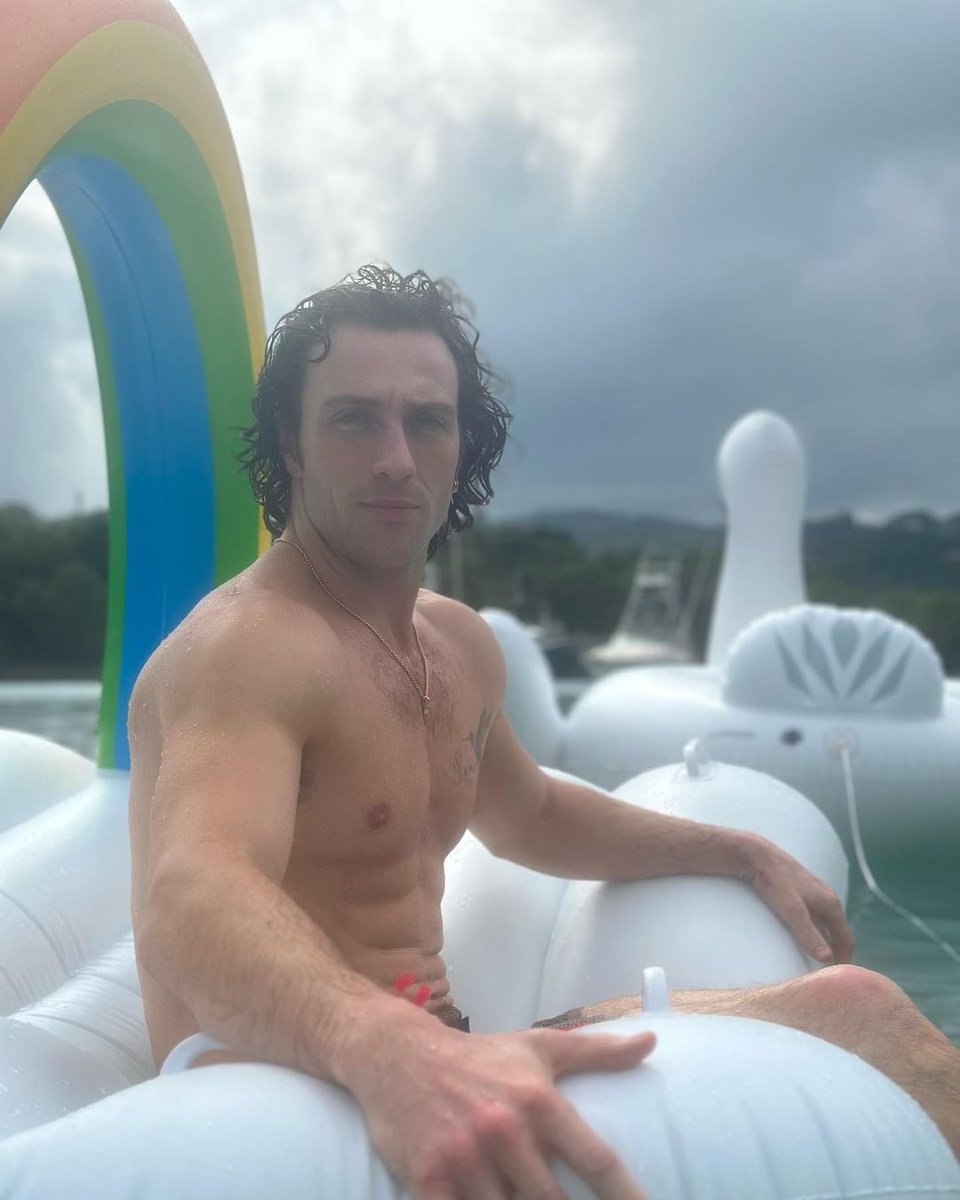 FilmUpdates's tweet photo. Aaron Taylor-Johnson in newly shared photos. 📸 https://t.co/AOF5T0AiiV