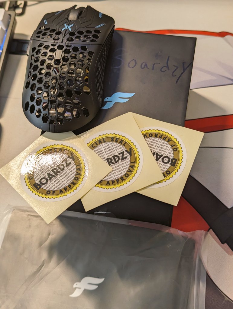 S/O and huge thanks to <a href="/boardzyxd/">boardzy</a> for hosting the holiday giveaways! The seal of approvals will only go on mice worthy of it! 

<a href="/finalmouse/">Finalmouse</a> ULX Phantom