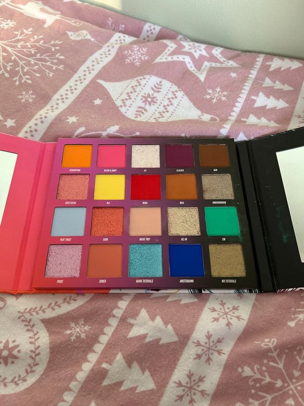 thecoffeeeditx's tweet photo. Get the Beauty Bay Make-up I’m selling on @VintedUK. Size  for ££8.50! https://t.co/CoGppPnUq4 https://t.co/ZLhtCWSg76