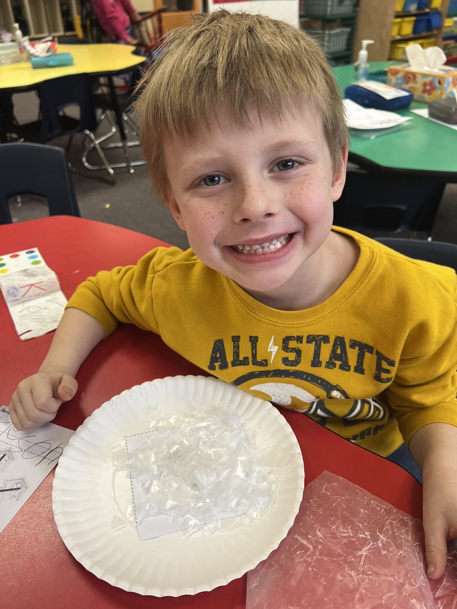 LiveLaughTeachK's tweet photo. #usd379 #lincoln379 Why is snow white? We know the why behind this question and had fun discovering the answer! Ask us! https://t.co/aJwLmFF1CJ