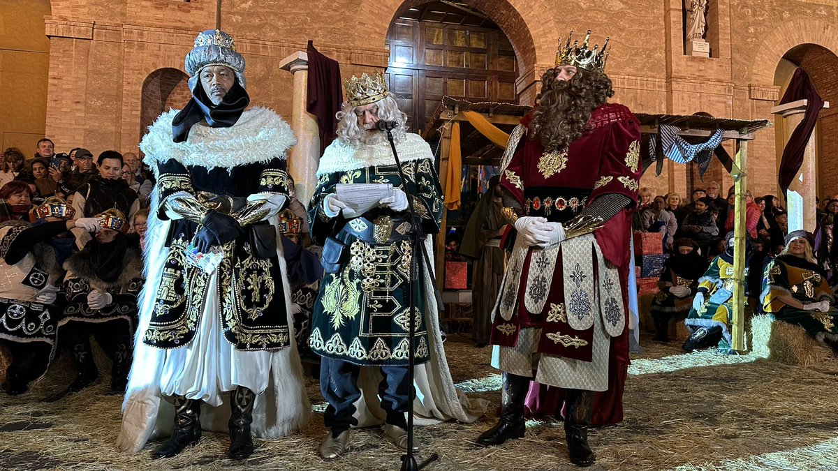 🐫🐫🐫 La magia y la ilusión inundó las calles de Torrevieja. 

Feliz noche de Reyes ✨👑

#torreviejaloprimero #poryparatorrevieja